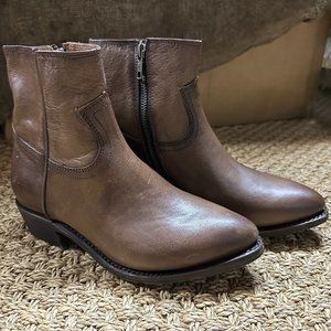 FRYE BILLY INSIDE ZIP STONE BOOTIE NEW